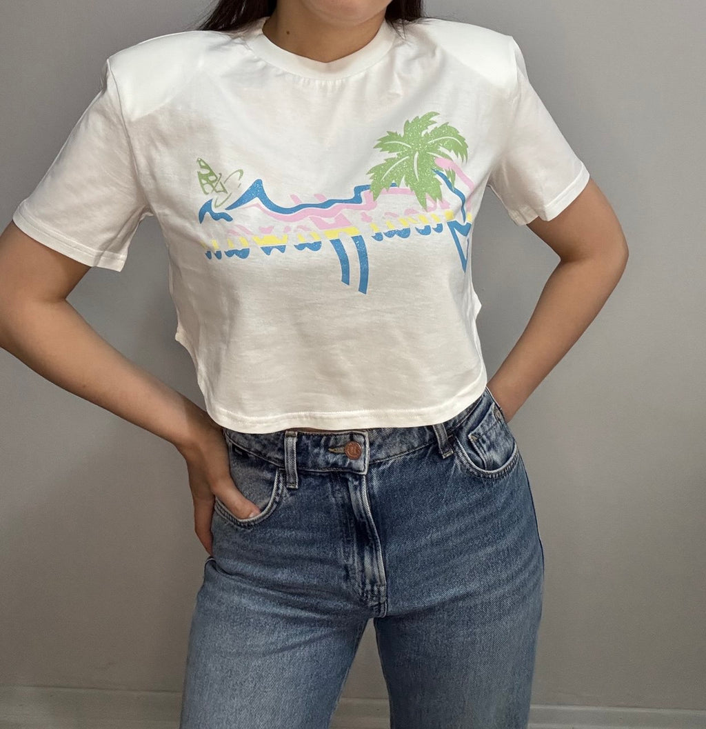 Hawaii Ekru Yazı Baskılı Vatkalı Crop Kadın Tişört